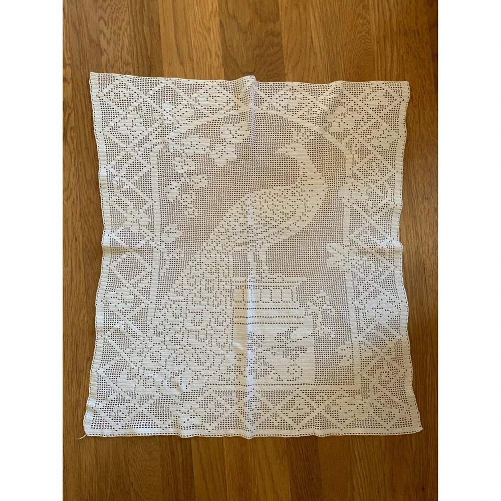 Vintage Hand Crochet Filet Lace Peacock Table Runner Off White Cotton 22x24